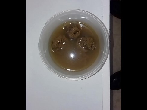 Bak Poep Drijft In De Pis