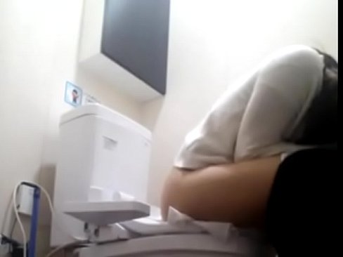 Poepend Meisje Op Wc